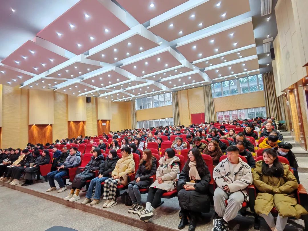 春季开学全校教职工大会1.jpg