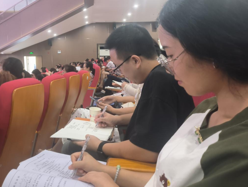 遂宁一中教师学习合照4.png