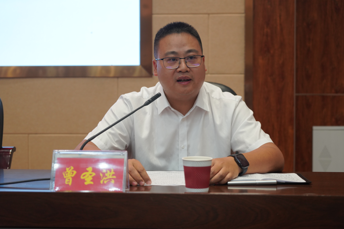 学校党委委员、副校长曾圣洪就分管工作作安排部署.png